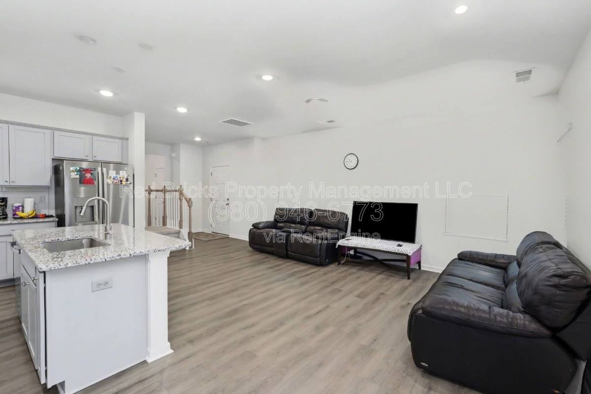 760 Kitfox Dr Nw - Photo 6 of 10