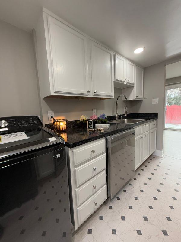 2819 Banks Ct - Photo 2 of 18