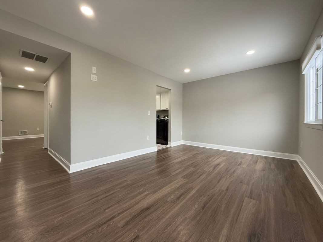 2819 Banks Ct - Photo 3 of 18