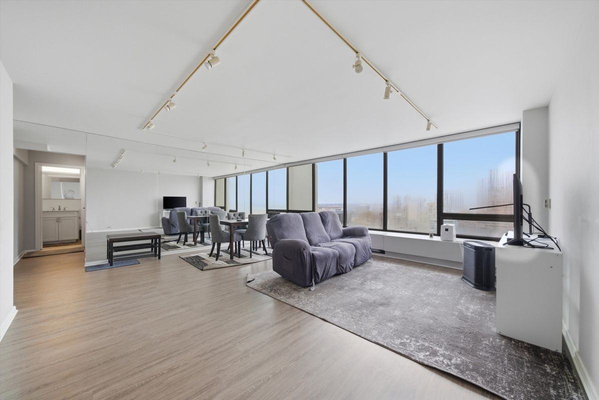 2800 N Lake Shore Dr - Photo 7 of 15