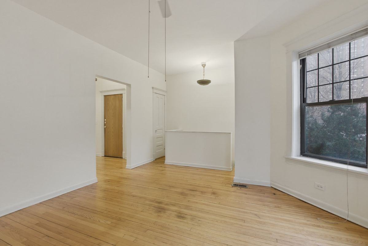 5120 N Kenmore Ave - Photo 5 of 17