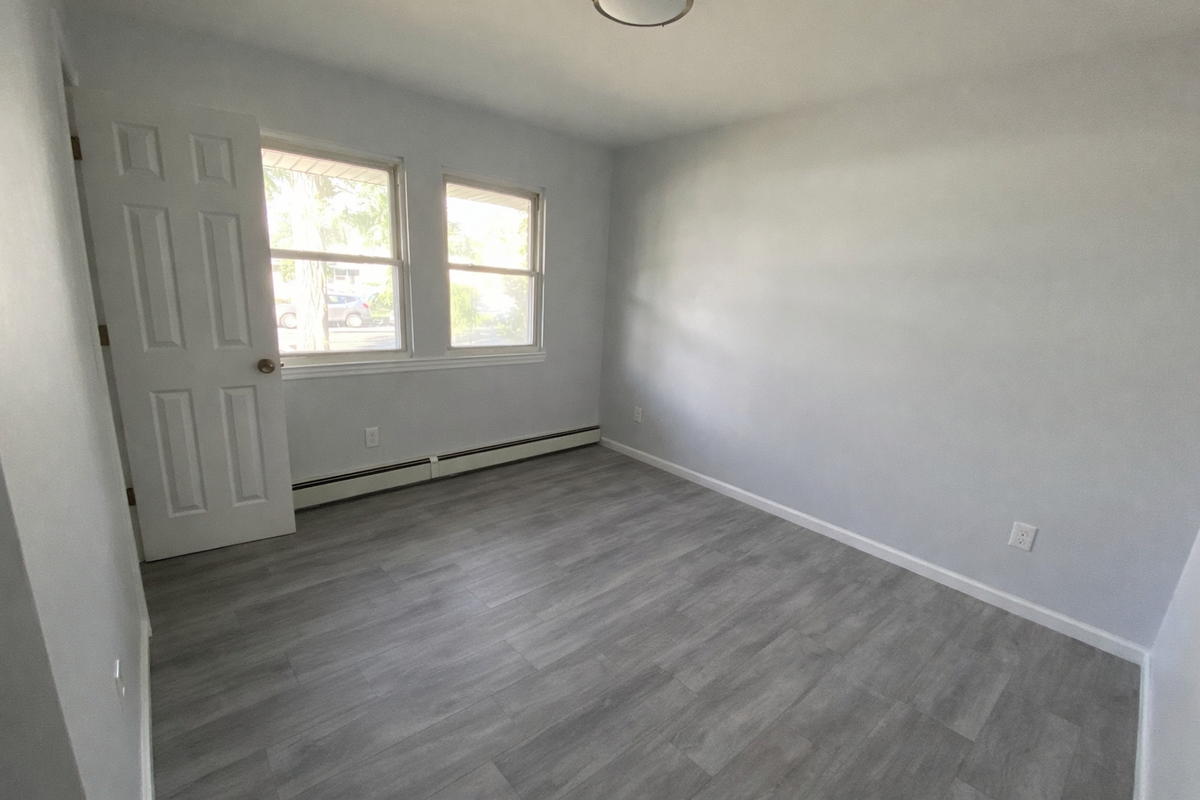 2 Rowland Pl - Photo 7 of 9