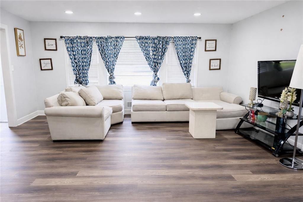 3749 Pin Oak Cir - Photo 4 of 22