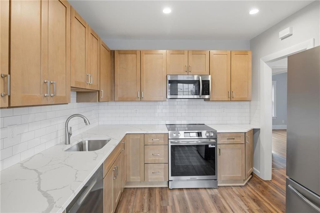 67 Fred St - Photo 5 of 24