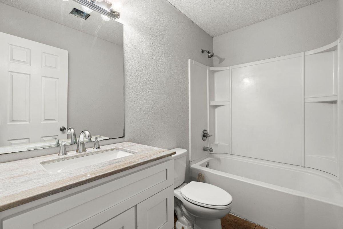 2166 Park Ter ##1-4 - Photo 4 of 8