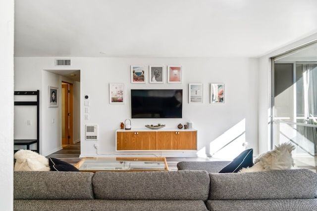 1015 N Kings Rd ##301 - Photo 4 of 23