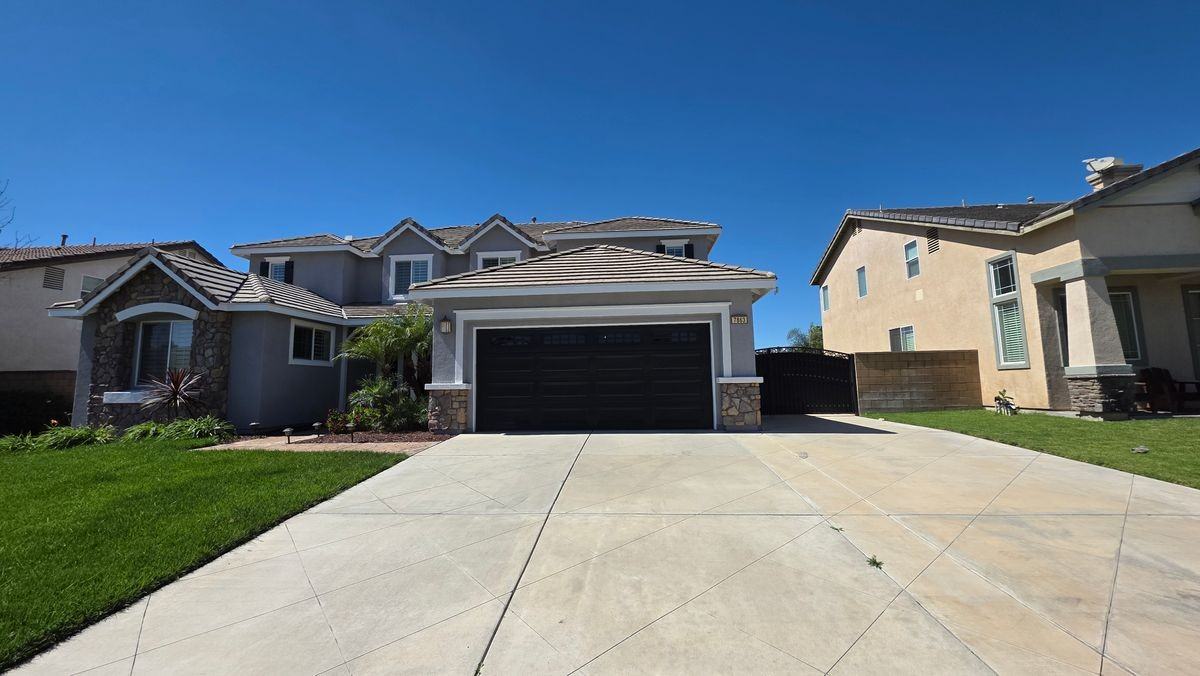 7863 Whippet St - Photo 3 of 44