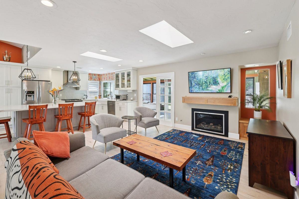 1767 Woodbine Pl - Photo 6 of 50