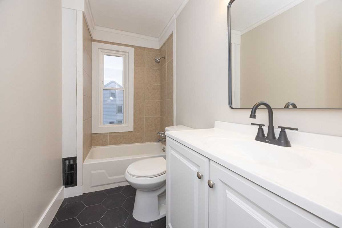 225 Jefferson Ave - Photo 2 of 13