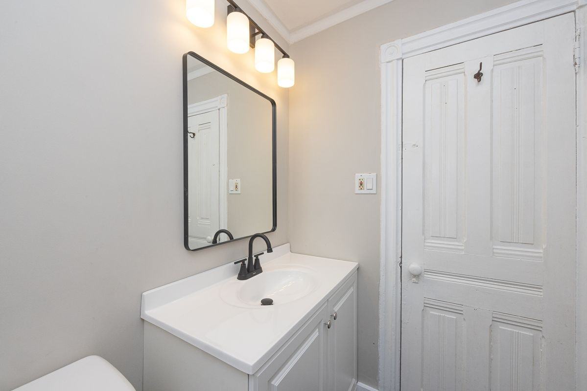 225 Jefferson Ave - Photo 3 of 13