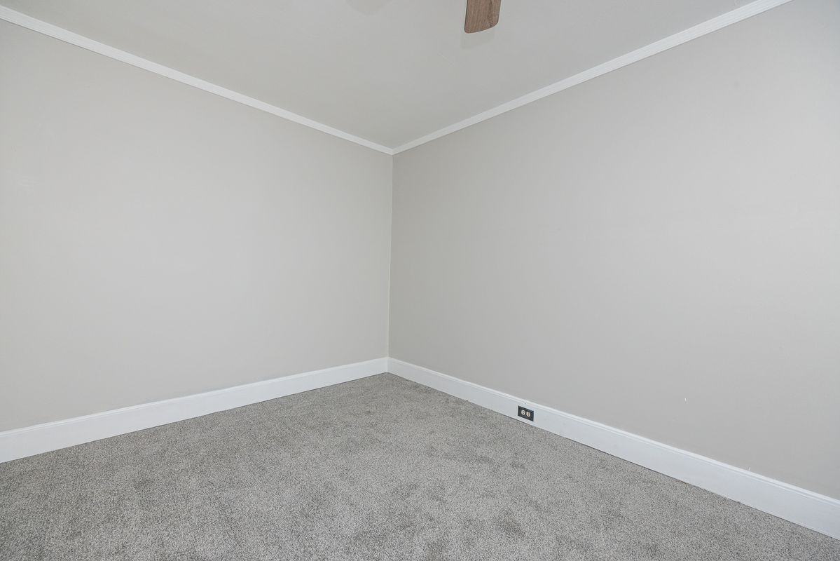 225 Jefferson Ave - Photo 5 of 13