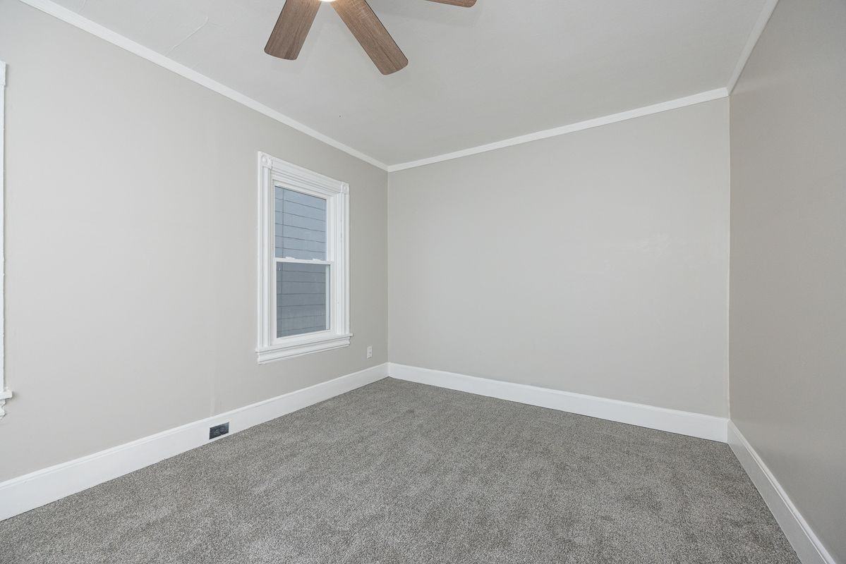 225 Jefferson Ave - Photo 6 of 13