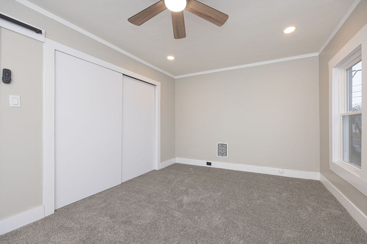 225 Jefferson Ave - Photo 7 of 13