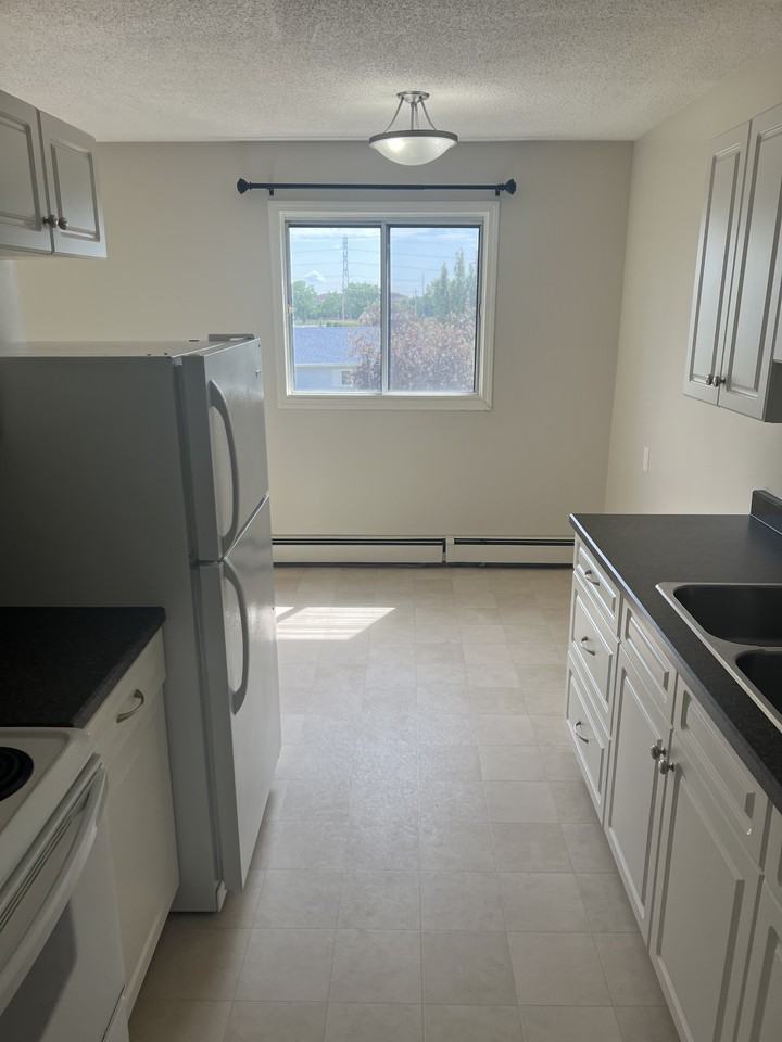 Royal Meadow Apartment - Photo 5 of 34