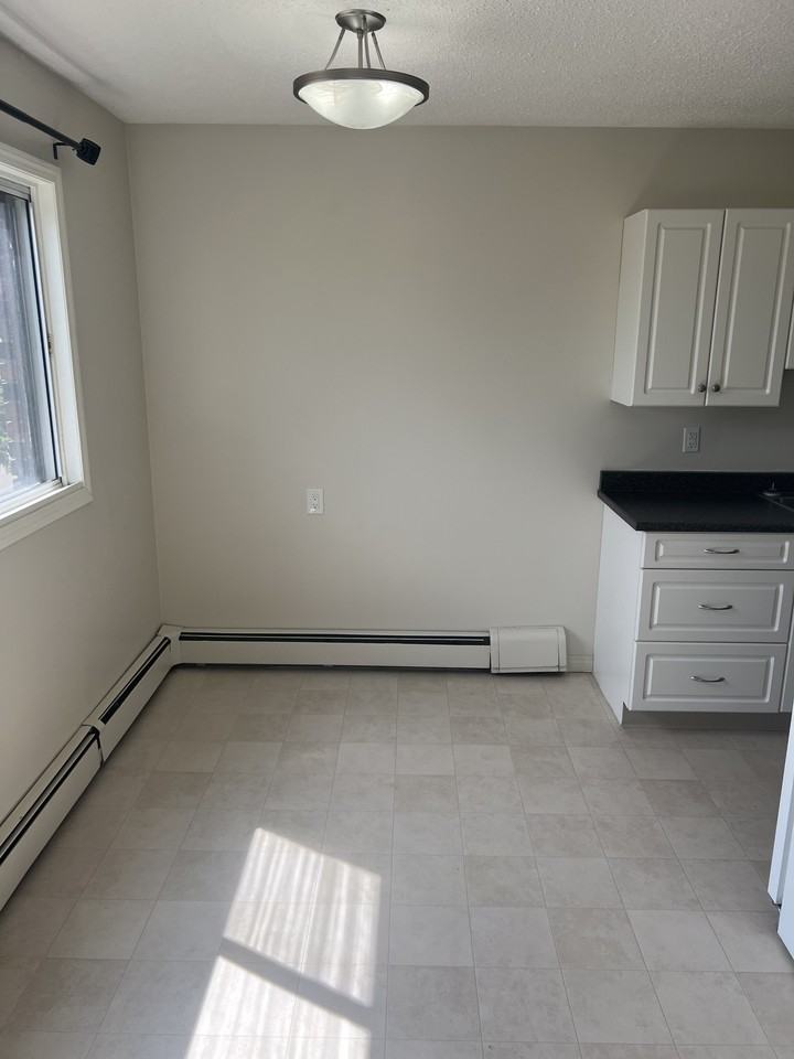 Royal Meadow Apartment - Photo 7 of 34