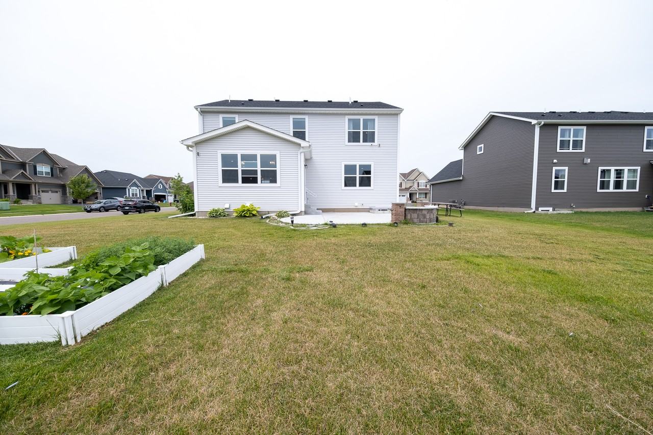 18196 Goldfinch Way - Photo 3 of 49