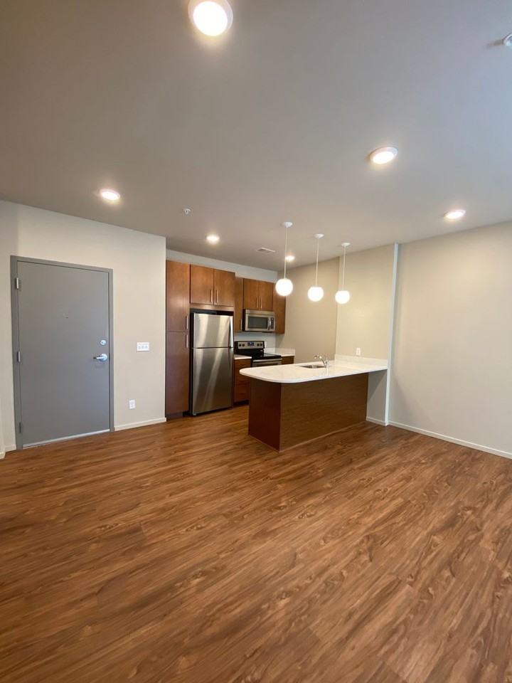 Highline 2 - Photo 3 of 50