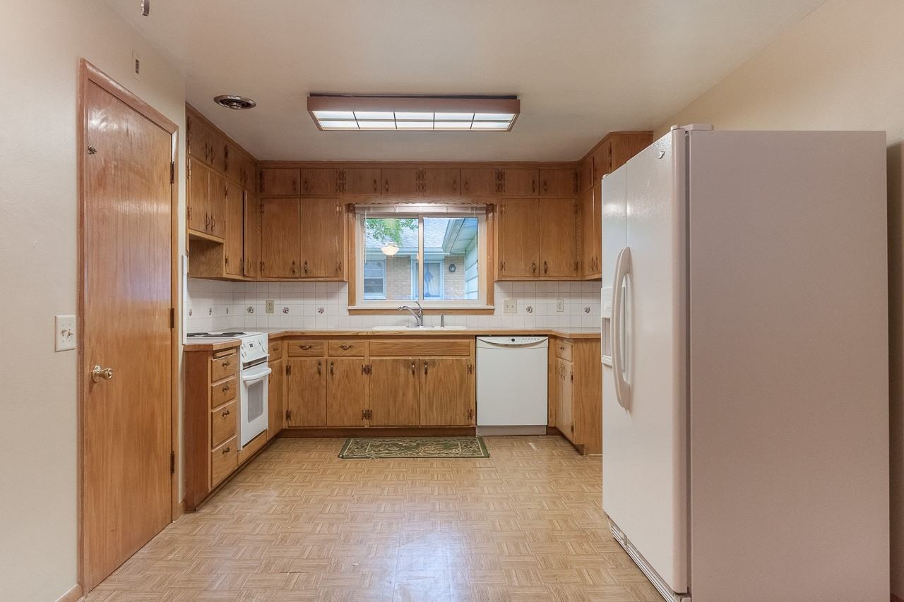 336 Racine Rd - Photo 2 of 12