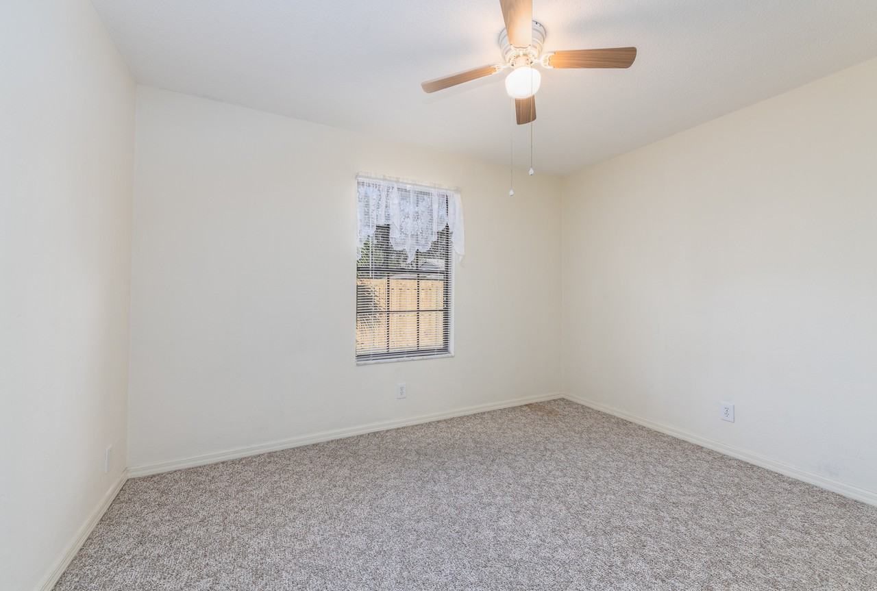 795 Victoria Cir E - Photo 2 of 10