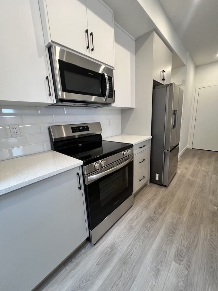 Elkwood Townhouse - Photo 4 of 23