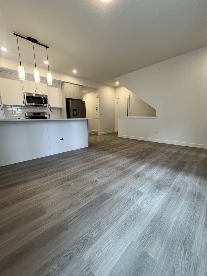 Elkwood Townhouse - Photo 5 of 23
