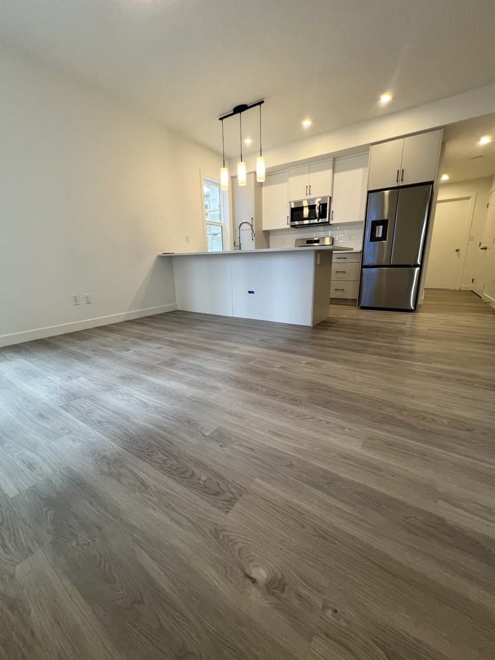 Elkwood Townhouse - Photo 6 of 23