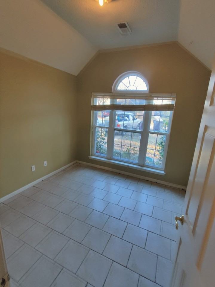 105 Gym Cir - Photo 3 of 22