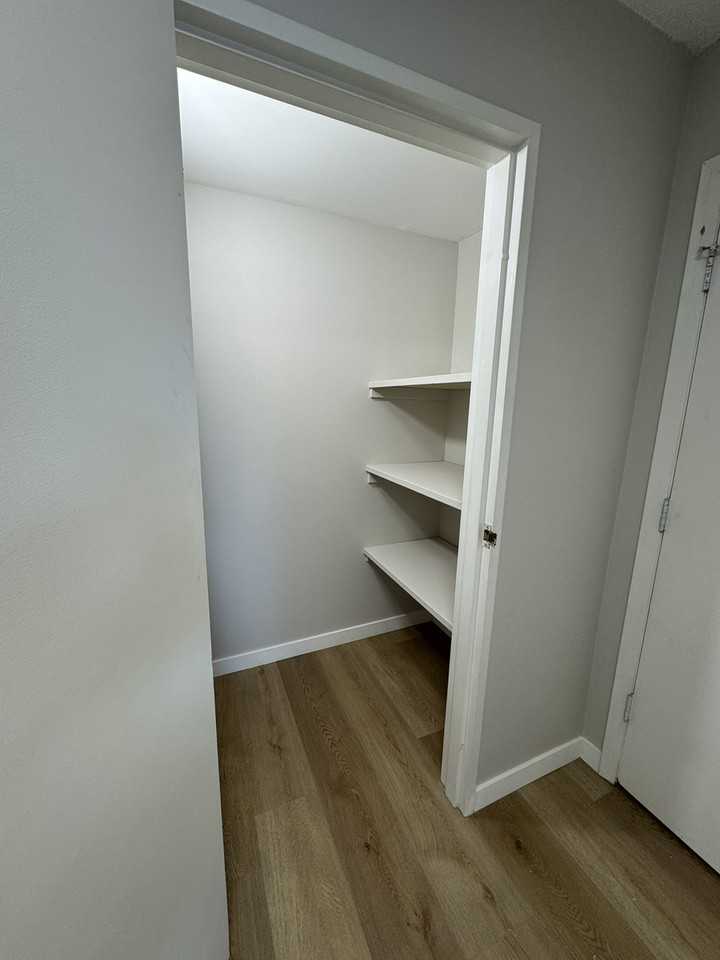 6424 106 St NW #1 - Photo 7 of 18