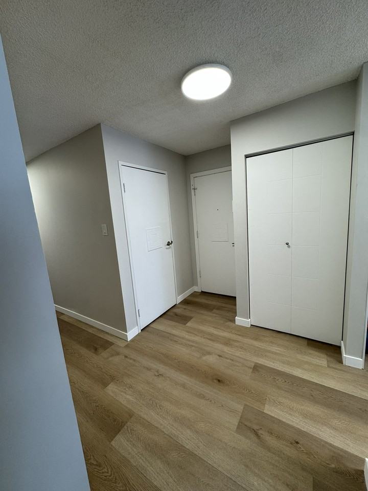 6424 106 St NW #1 - Photo 6 of 18