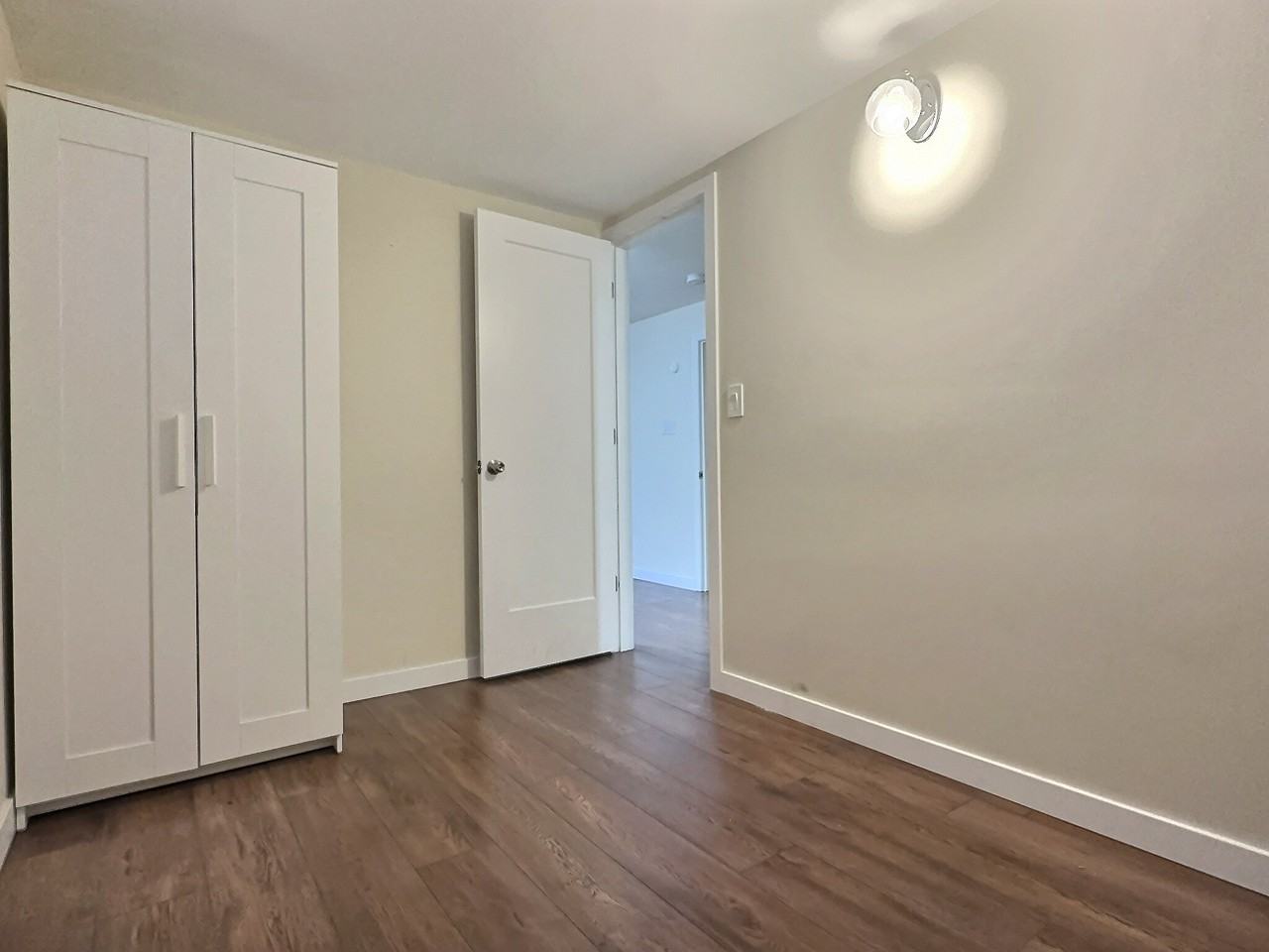 8989 162 St - Photo 7 of 11