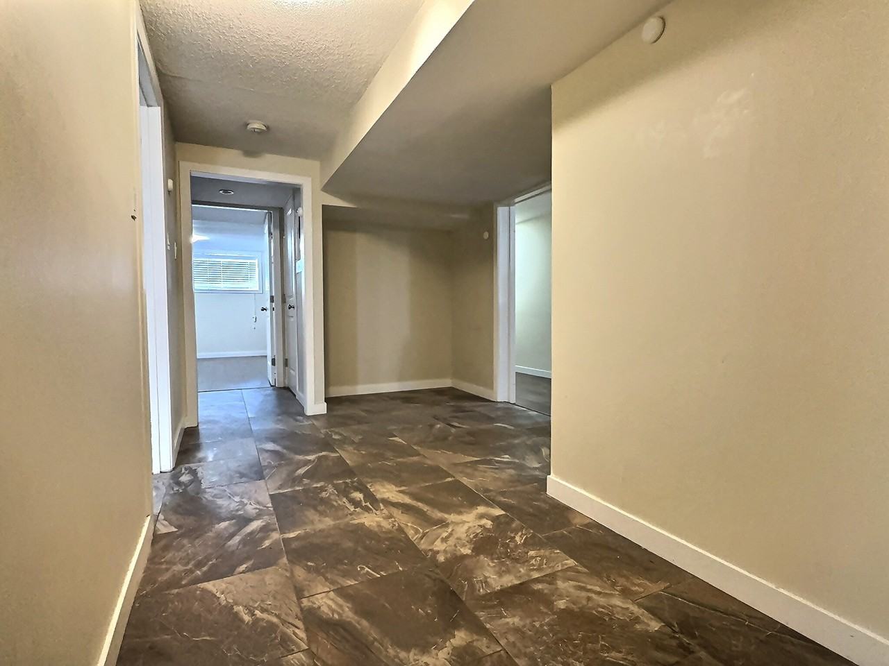 8989 162 St - Photo 6 of 11