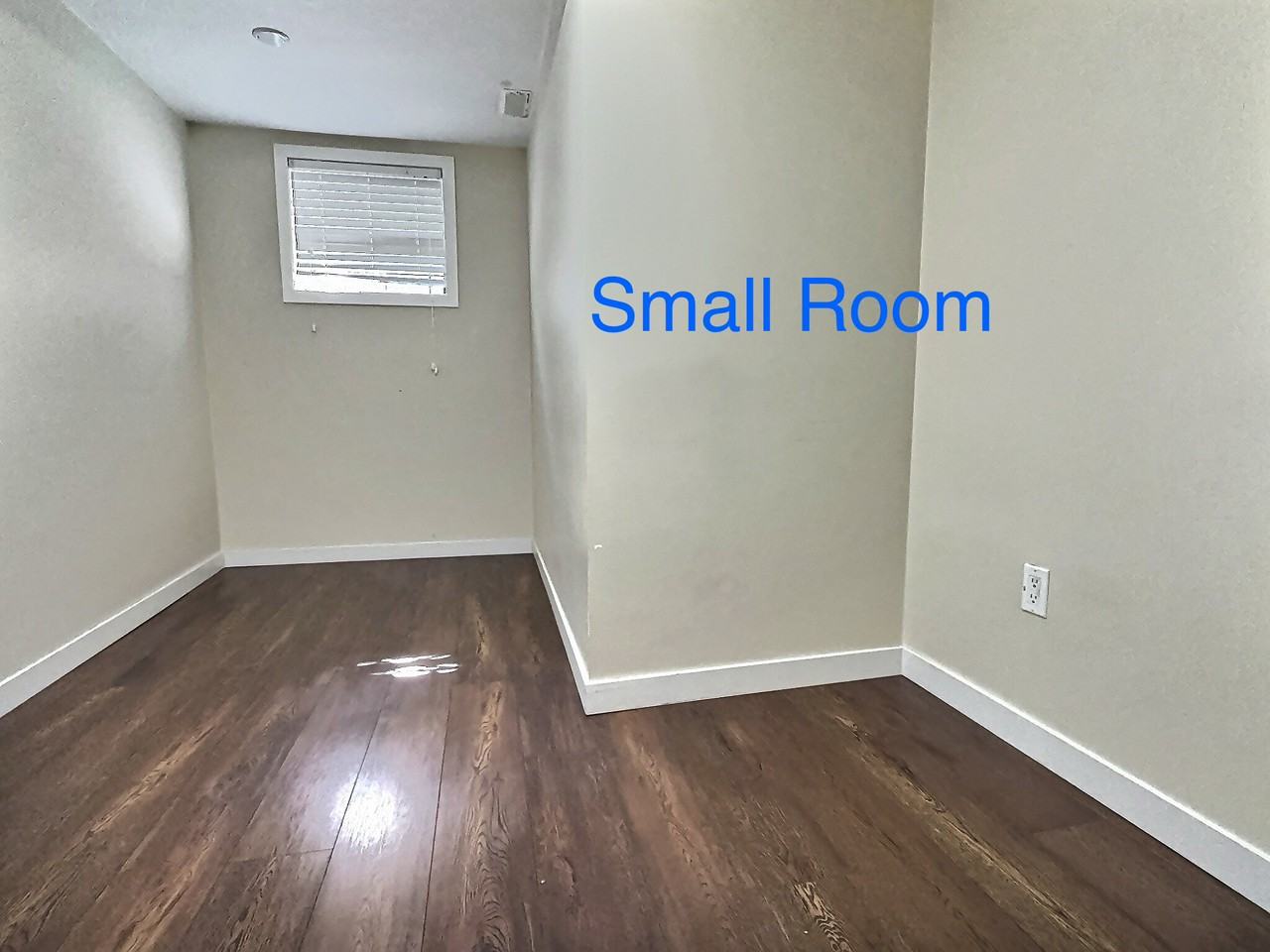 8989 162 St - Photo 5 of 11