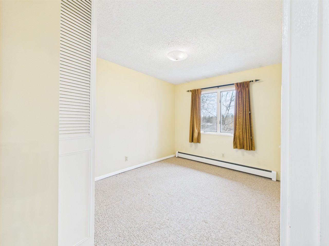 114 Hickory Dr #1 - Photo 3 of 20