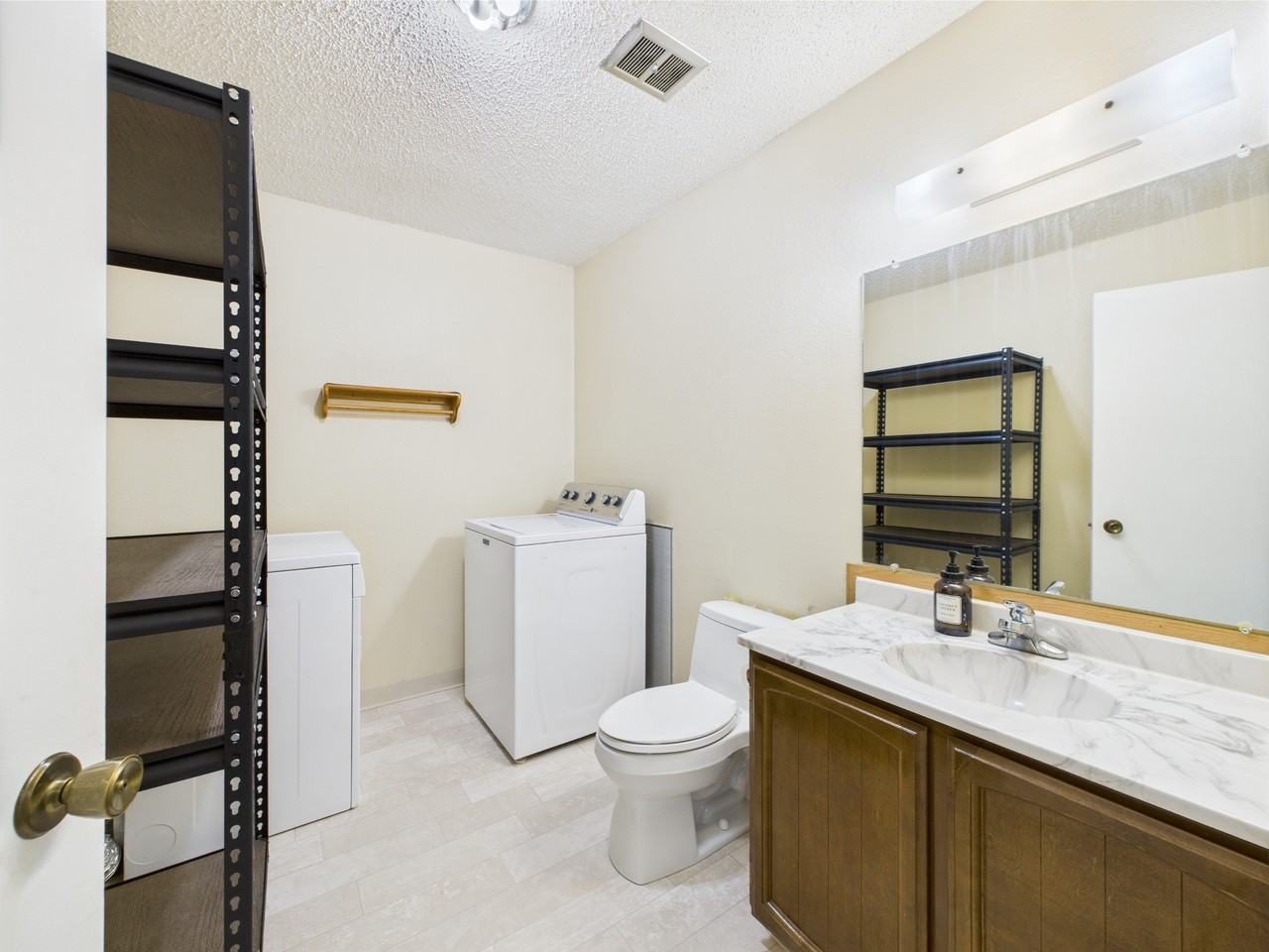 114 Hickory Dr #1 - Photo 4 of 20