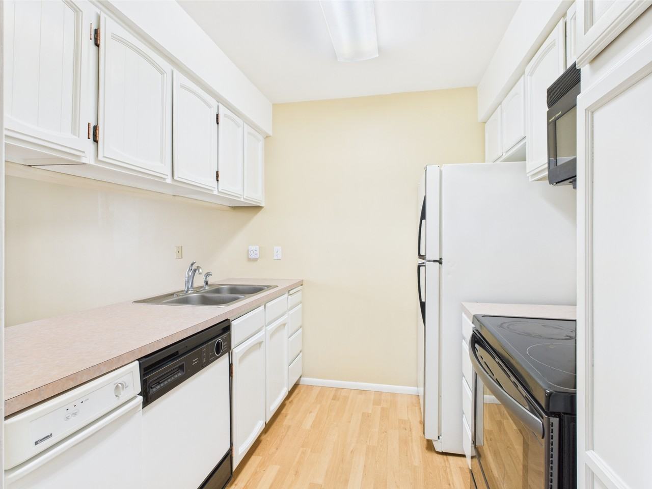 114 Hickory Dr #1 - Photo 5 of 20