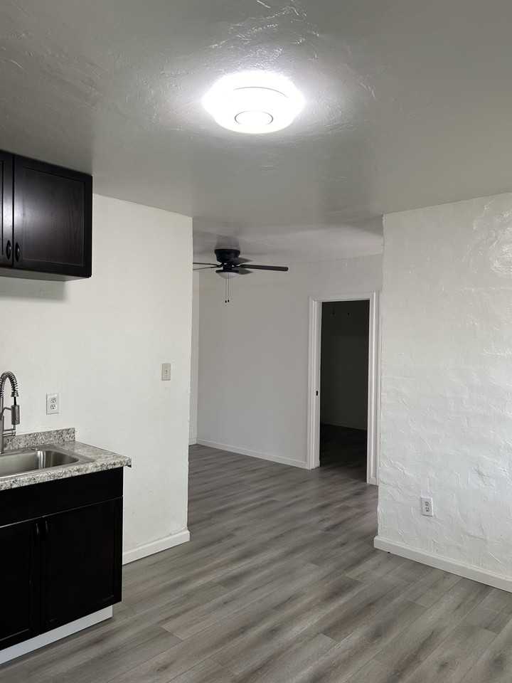 202 Maple St #C - Photo 3 of 20