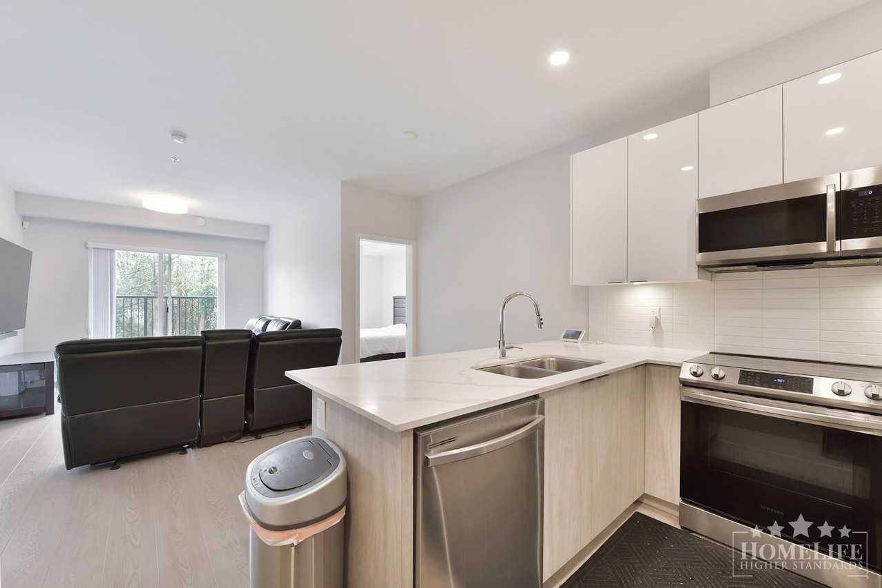 5486 199a St - Photo 3 of 19