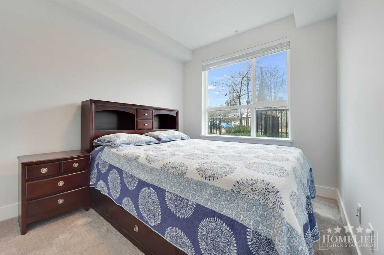 5486 199a St - Photo 7 of 19