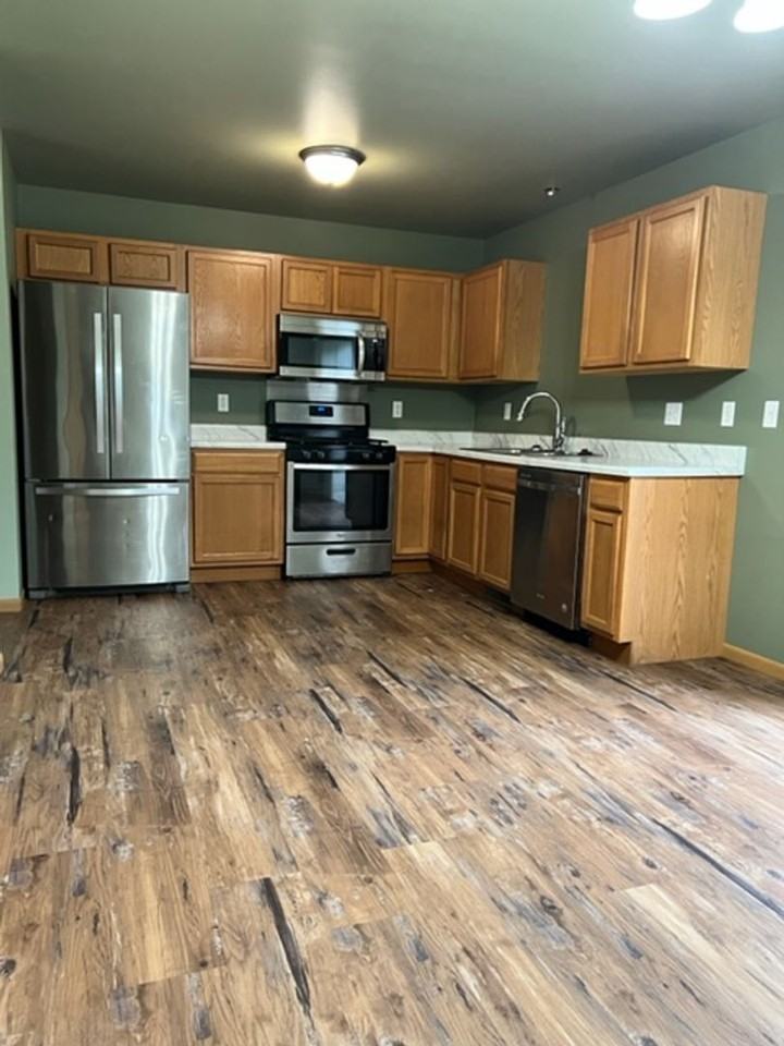 1808 Dainesway - Photo 2 of 11