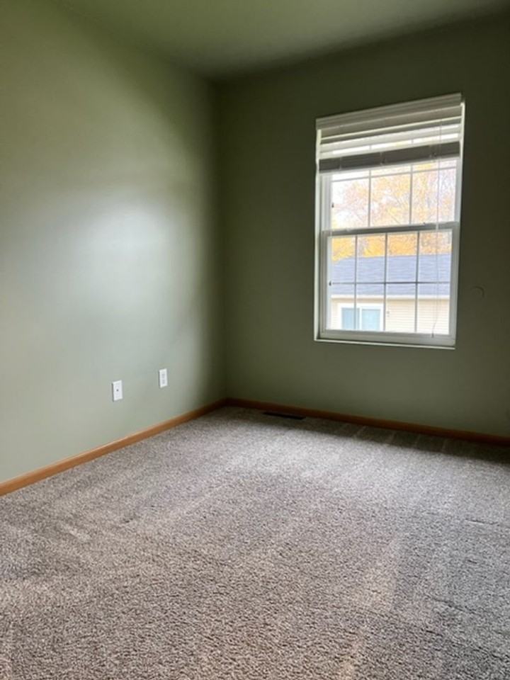 1808 Dainesway - Photo 3 of 11