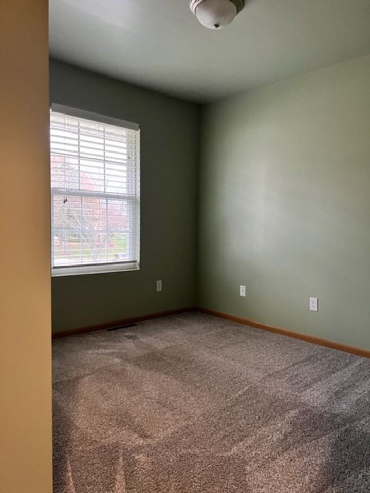 1808 Dainesway - Photo 4 of 11