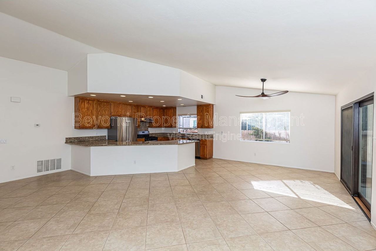 608 Maybritt Cir - Photo 4 of 20