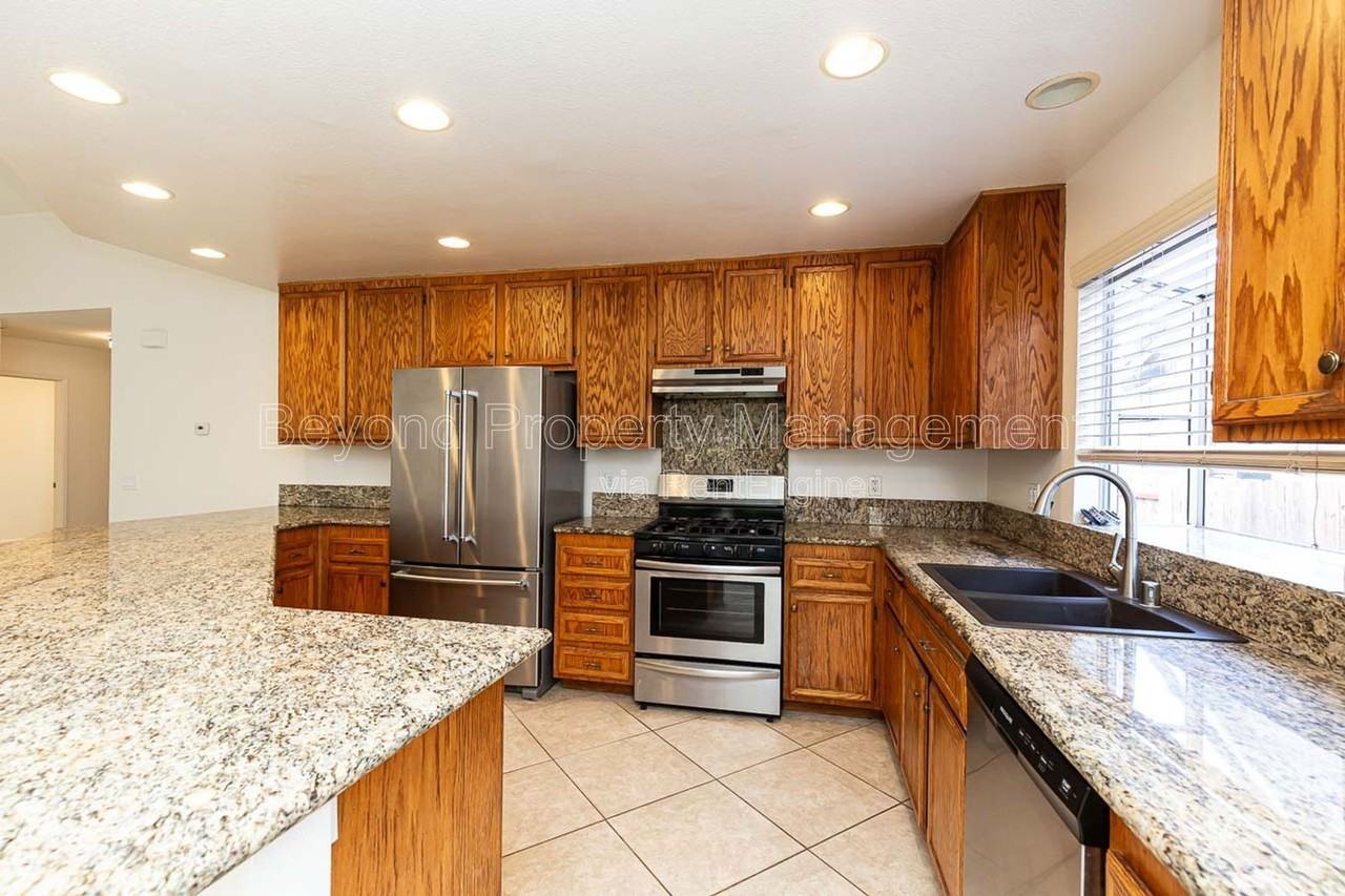 608 Maybritt Cir - Photo 6 of 20