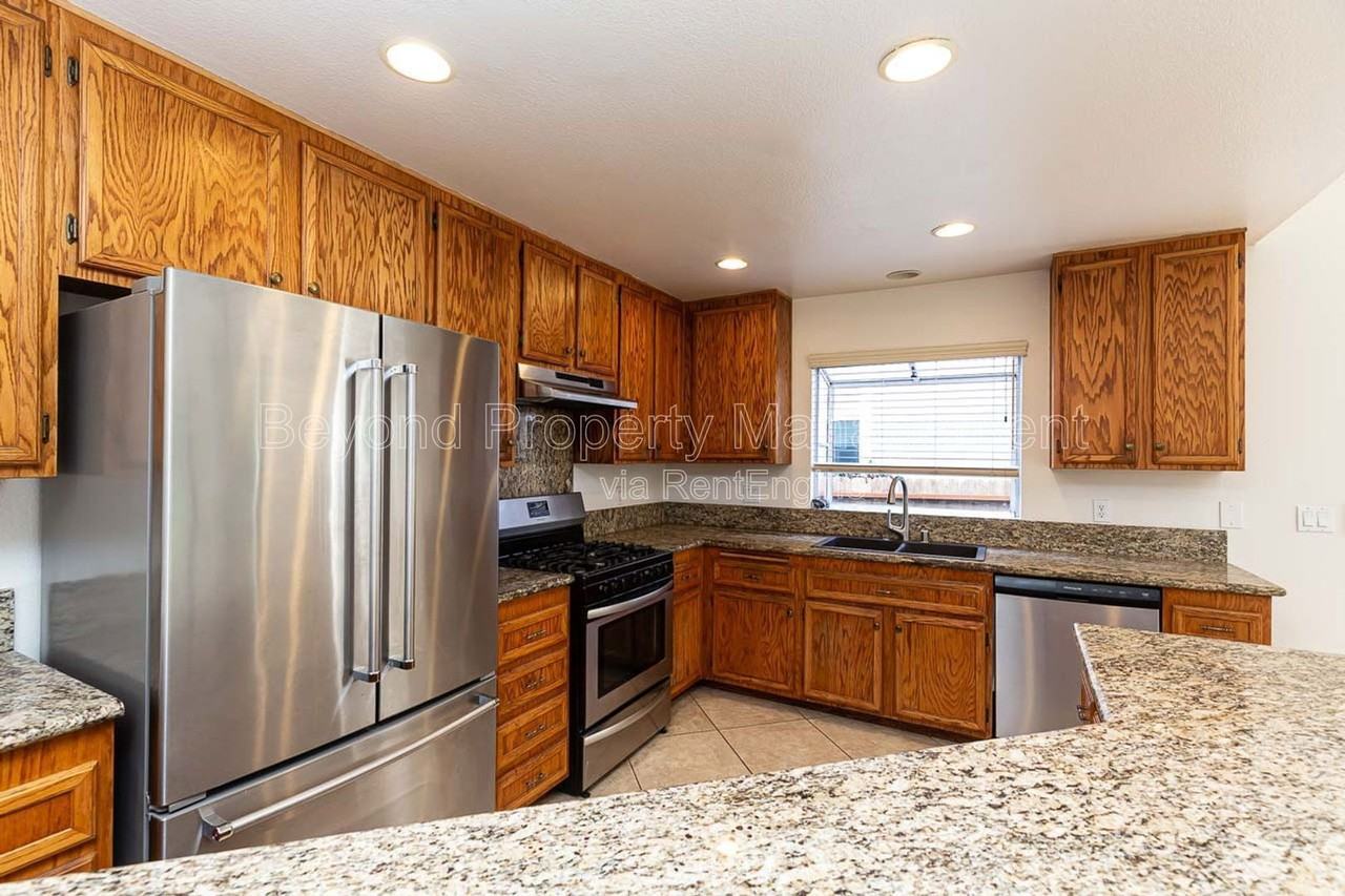 608 Maybritt Cir - Photo 7 of 20