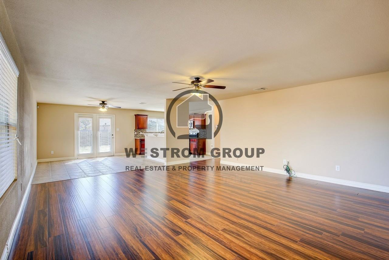 10856 Devontree Dr - Photo 5 of 46