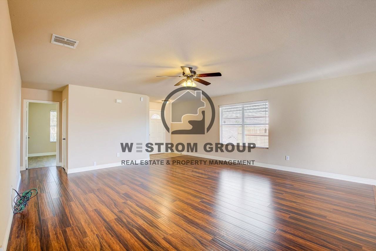 10856 Devontree Dr - Photo 7 of 46