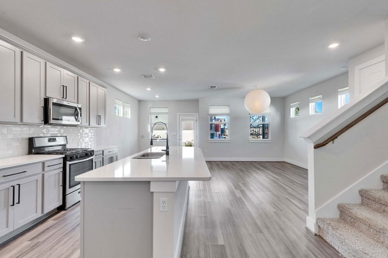 7408 Acela Trl - Photo 6 of 50