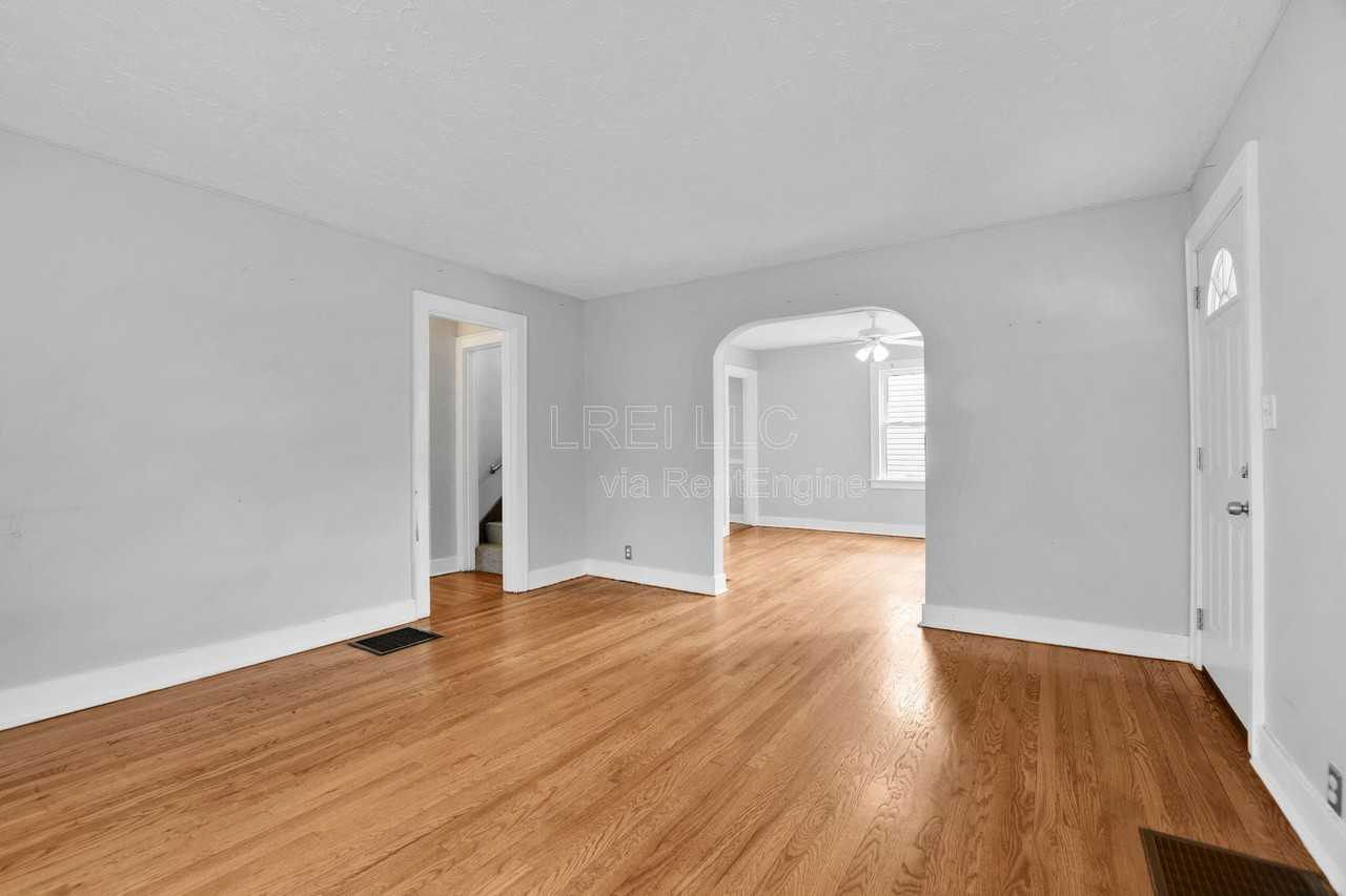 1722 Beechwood Ave - Photo 3 of 14