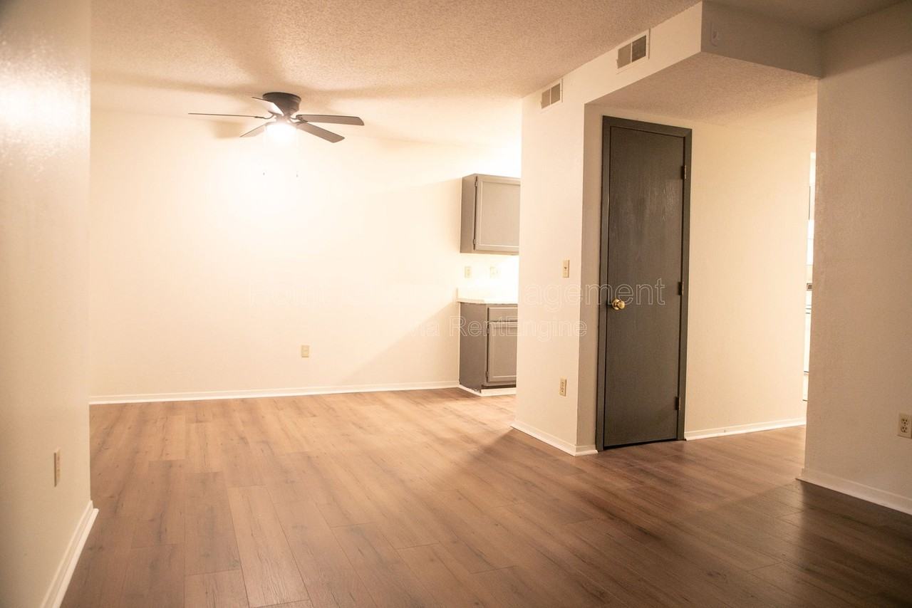 105 W Gold Coast Rd #7 - Photo 5 of 23