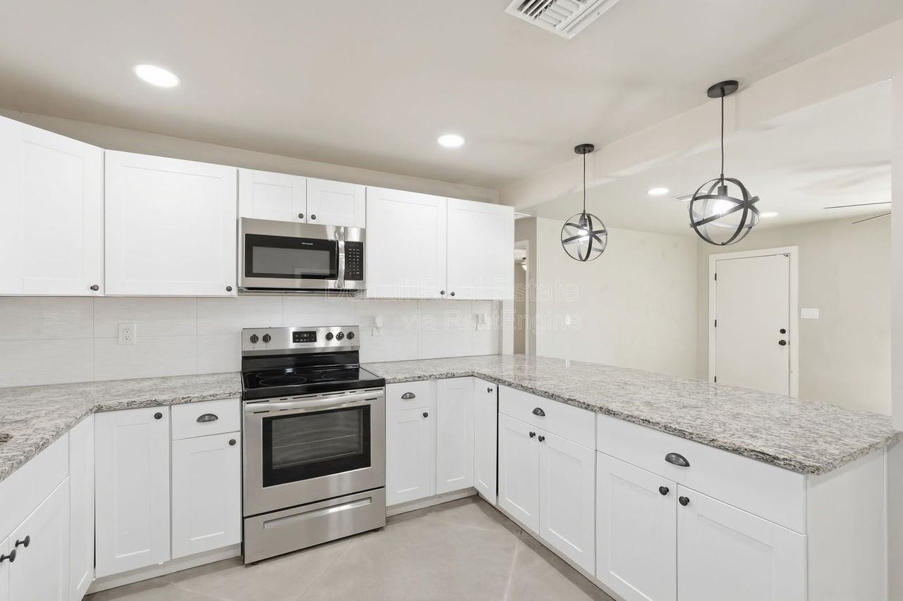 5113 E Bellevue St - Photo 2 of 29